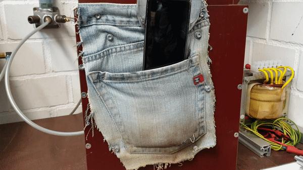 De la tormenta de polvo al bolsillo del pantalón: un vistazo a la tortura de los teléfonos inteligentes en el laboratorio