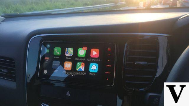 En el automóvil con CarPlay, el sistema para automóvil de Apple